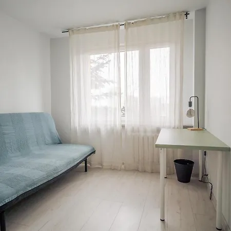 公寓 Spacious 4-room Apartment, Near Airport, Free Parking