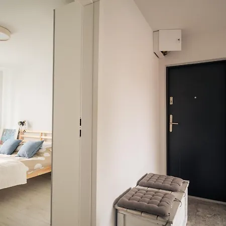 Przestronny 4-pokojowy Blisko Lotniska 弗罗茨瓦夫