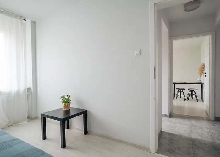 Apartament Przestronny 4-pokojowy Blisko Lotniska *