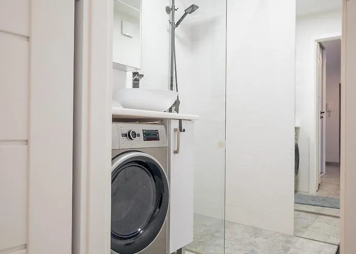 Przestronny 4-pokojowy Blisko Lotniska Apartament