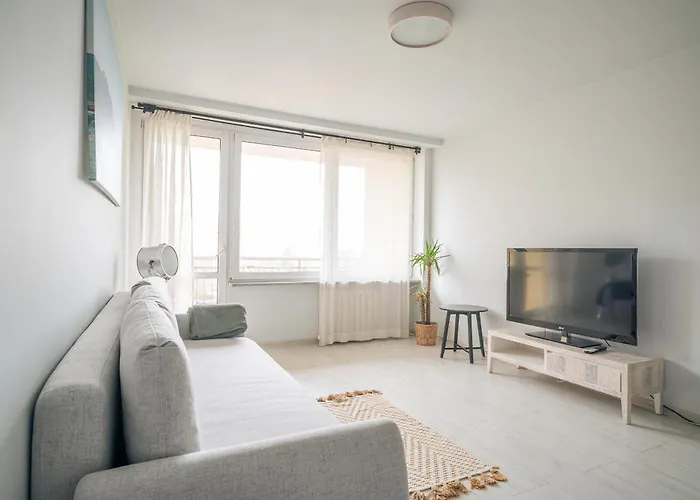 Przestronny 4-pokojowy Blisko Lotniska Apartament *