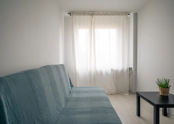 Apartament Przestronny 4-pokojowy Blisko Lotniska Wrocław