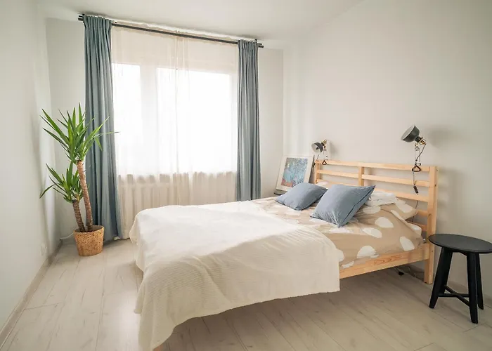 Przestronny 4-pokojowy Blisko Lotniska Apartament *