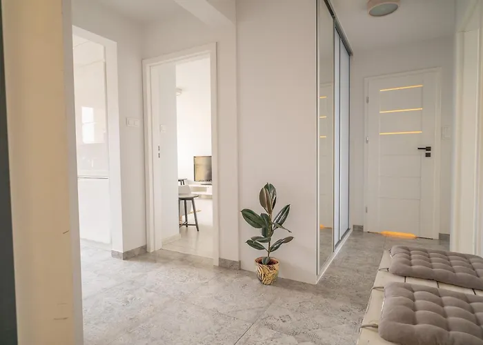 Przestronny 4-pokojowy Blisko Lotniska * Wrocław