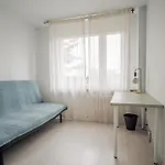 Apartment Spacious 4-room Apartment, Near Airport, Free Parking