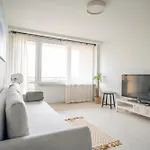 Spacious 4-room Apartment, Near Airport, Free Parking Apartment *