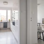 Spacious 4-room Apartment, Near Airport, Free Parking * Breslau