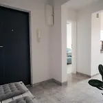Spacious 4-room Apartment, Near Airport, Free Parking Apartment Breslau