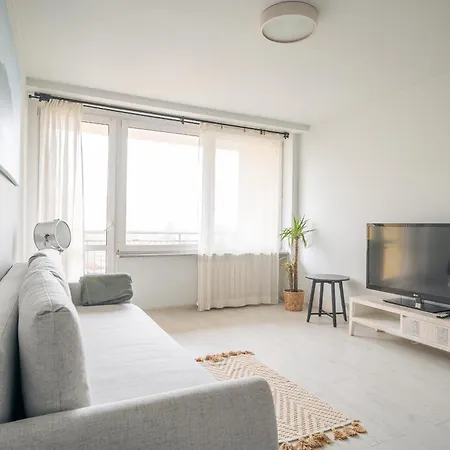 Przestronny 4-pokojowy Blisko Lotniska Apartmán *