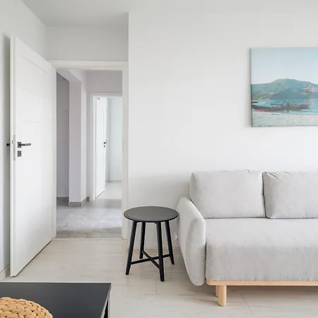 Spacious 4-room In Wroclaw, Free Parking, Balcony, Near Airport