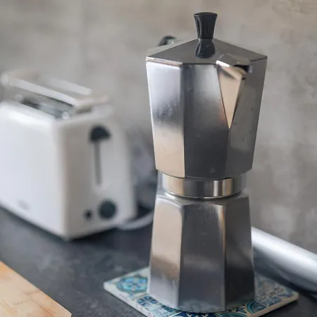 Przestronny 4-pokojowy Blisko Lotniska * Vratislav