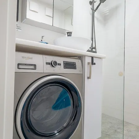 Spacious 4-room In Wroclaw, Free Parking, Balcony, Near Airport