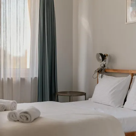 Spacious 4-Room Apartment, Free Parking, Near Wroclaw Airport *