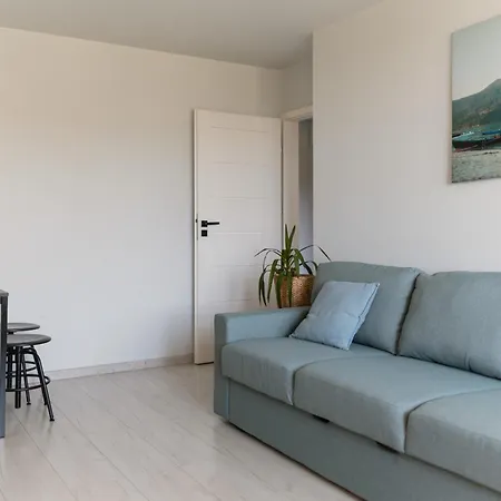 Spacious 4-room In Wroclaw, Free Parking, Balcony, Near Airport Appartamento *