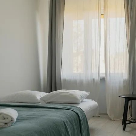 Spacious 4-room In Wroclaw, Free Parking, Balcony, Near Airport Appartamento