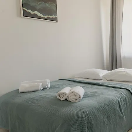Spacious 4-room In Wroclaw, Free Parking, Balcony, Near Airport * Breslavia
