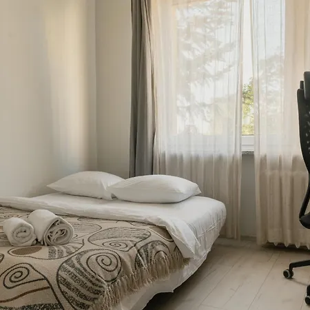 Spacious 4-room In Wroclaw, Free Parking, Balcony, Near Airport