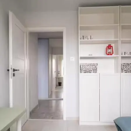 Apartmán Bright 4-Room And Full Kitchen Apartment - Free Parking - Near Wroclaw Airport *