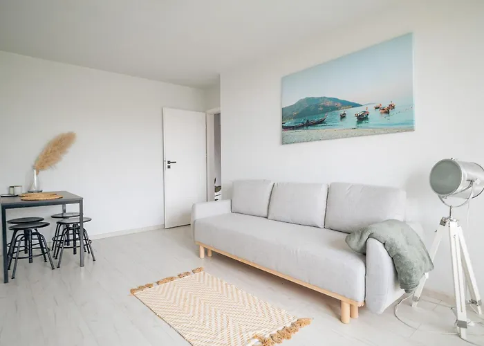 Przestronny 4-pokojowy Blisko Lotniska *